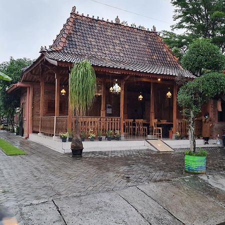 Super Oyo Collection O 90265 Cempoko Mulyo Homestay Syariah Tugu Extérieur photo
