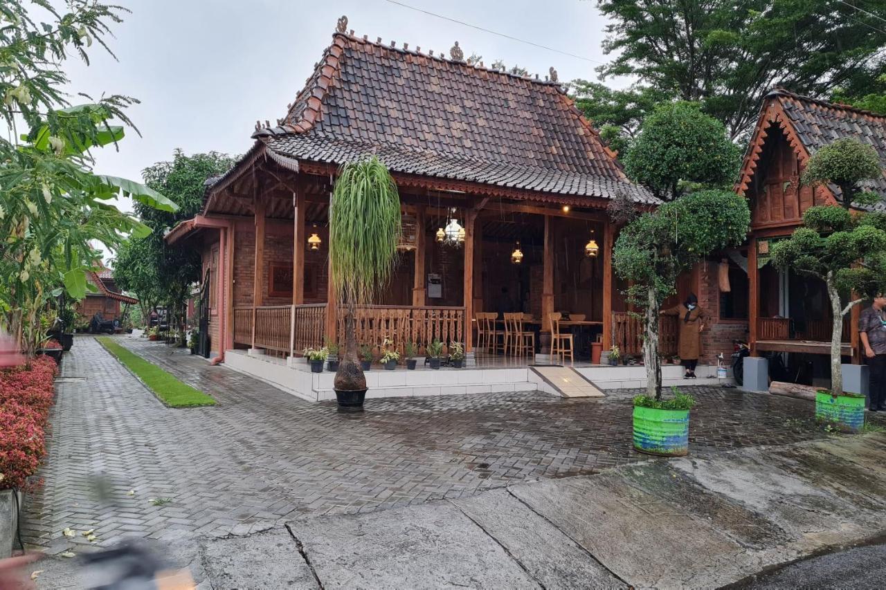 Super Oyo Collection O 90265 Cempoko Mulyo Homestay Syariah Tugu Extérieur photo